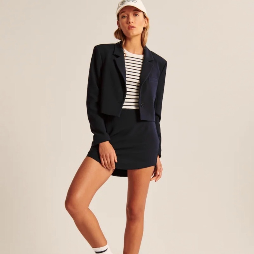 NWT Abercrombie & Fitch Cropped Blazer Navy